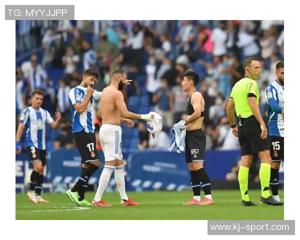 西甲赛场惊现历史冷门拜仁狂胜曼城5-0引发全场沸腾 西甲赛场惊现历史冷门拜仁狂胜曼城5-0引发全场沸腾