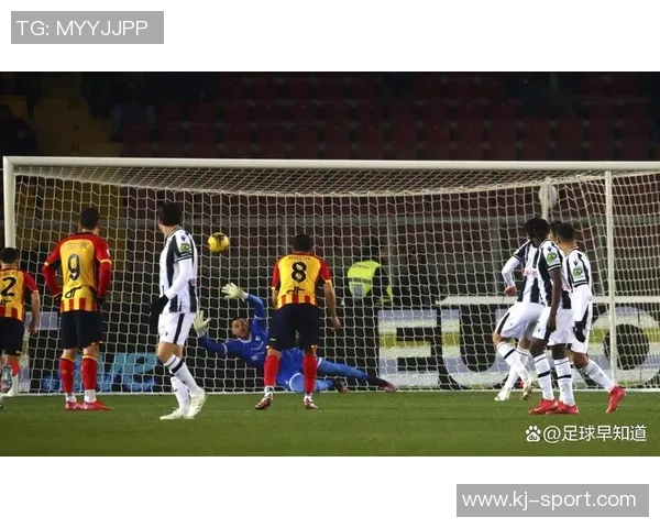 中超激战拜仁大胜巴黎圣日耳曼争议判罚引发全场热议