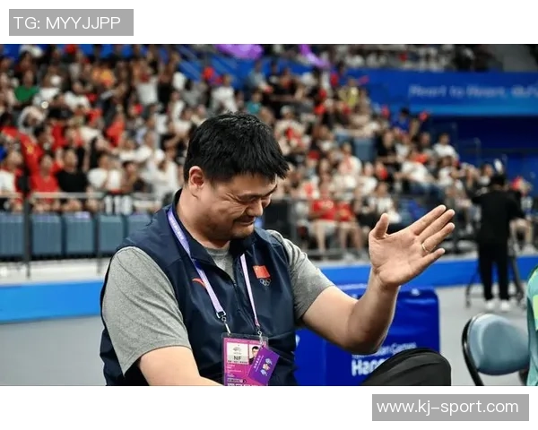 姚明带领中国男篮征战世锦赛展现不屈精神与团队力量