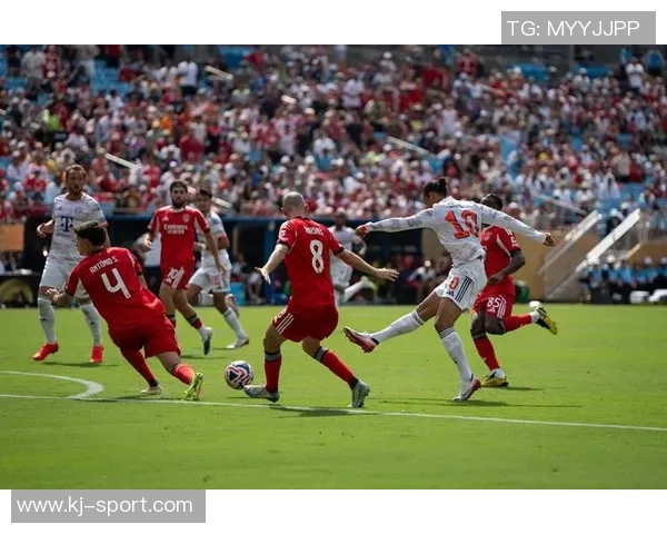 欧冠激战：拜仁逆转切尔西红牌争议引发全场热议与数据解析