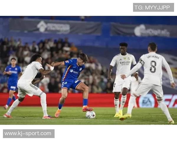 英超经典对决曼联逆转皇马补时绝杀引爆全场激情