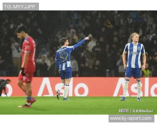 切尔西友谊赛大胜波尔图乌龙球引发全场热潮与战术分析 切尔西友谊赛大胜波尔图乌龙球引发全场热潮与战术分析