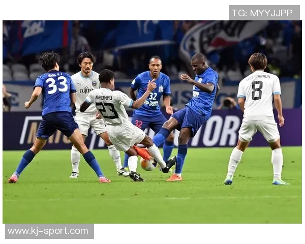 足总杯激战：AC米兰与里昂战平红牌事件引发全场热议