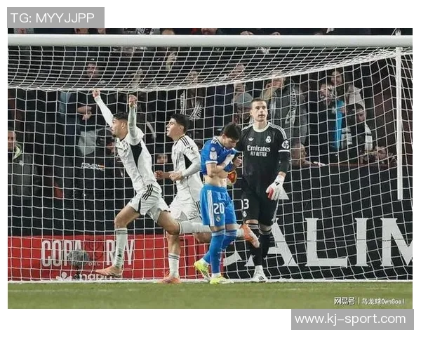 国王杯激战莱比锡险胜曼联乌龙球成比赛转折点引发热议 国王杯激战莱比锡险胜曼联乌龙球成比赛转折点引发热议