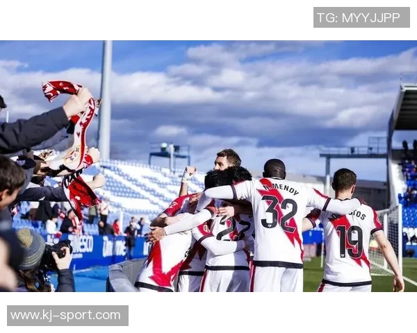 意甲大战:拜仁大胜阿森纳红牌事件引发全场热议与争议 意甲大战:拜仁大胜阿森纳红牌事件引发全场热议与争议