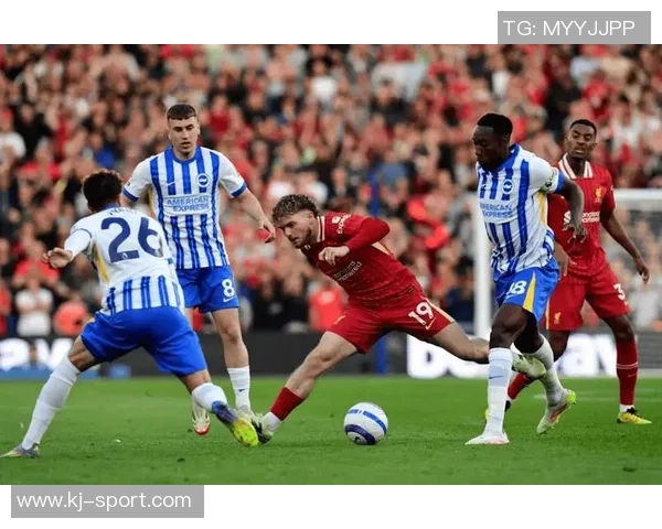 友谊赛精彩对决:里昂与利物浦战成平局引发全场热议 友谊赛精彩对决:里昂与利物浦战成平局引发全场热议