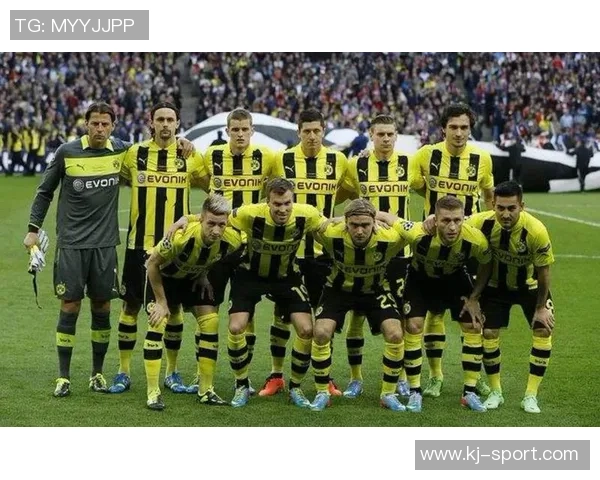 欧冠大战拜仁与多特蒙德激战成平点球决胜瞬间引发全场狂欢